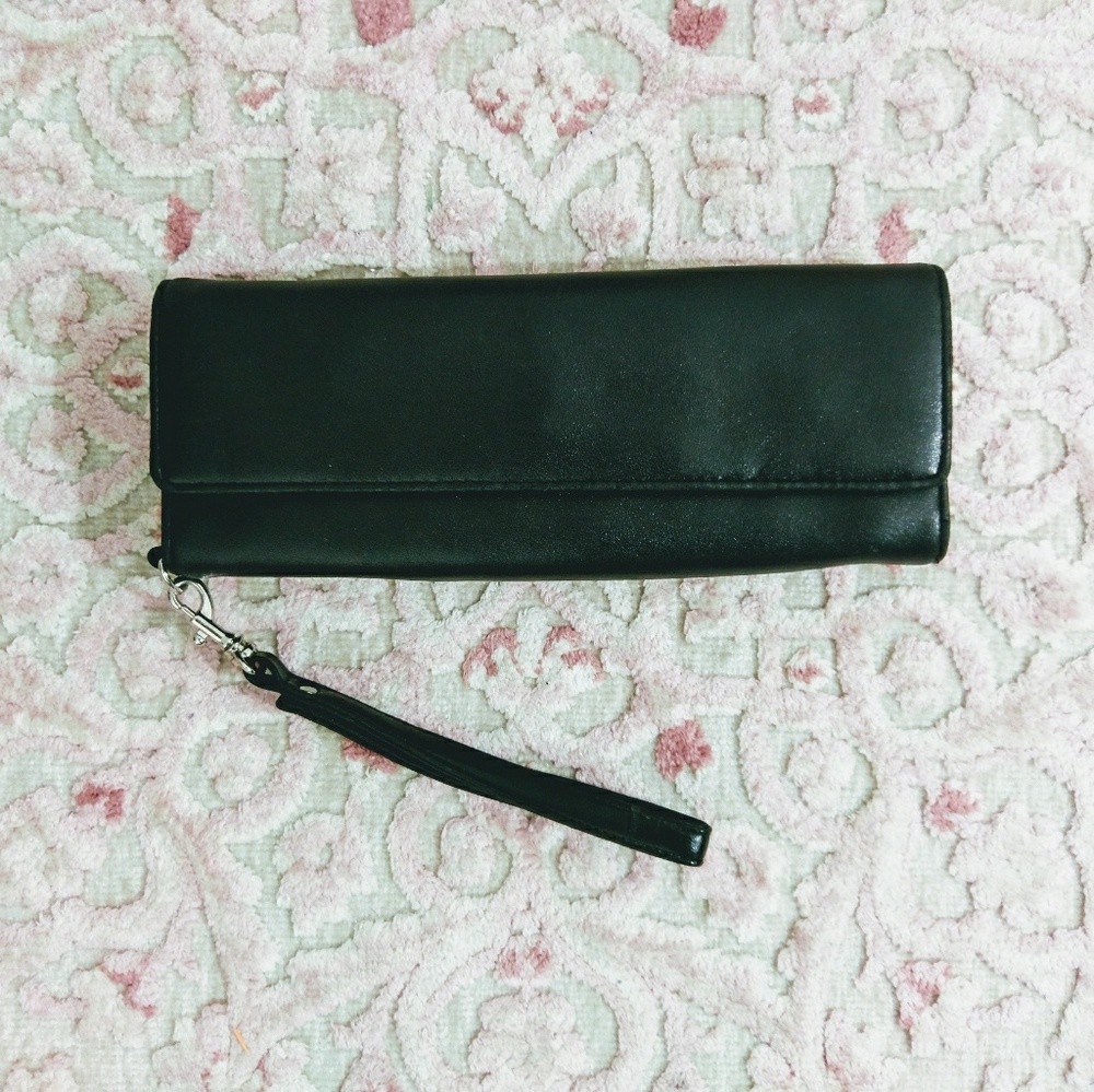 BLACK VICTORY CLUTCH